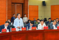 Chủ tịch UBND thành phố Nguyễn Văn Tùng làm việc với đại diện các hộ kinh doanh tại chợ Tam Bạc