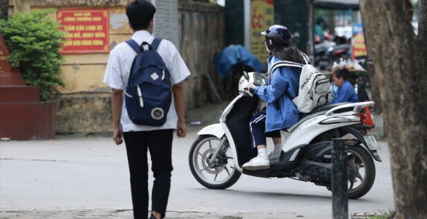 Quản lý học sinh đi học bằng xe máy: Cần xem xét sửa Luật Giao thông