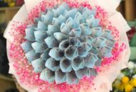 Cảnh báo vi phạm pháp luật khi tặng người thương những bó ‘hoa tiền’