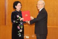 Tổng Bí thư Nguyễn Phú Trọng trao Quyết định phân công đồng chí Trương Thị Mai giữ chức Thường trực Ban Bí thư