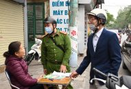 Bắt quả tang đối tượng bán lô đề tại đường Đình Đông, quận Lê Chân