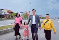 Giúp trẻ “cai” điện thoại: Gia đình và nhà trường cùng chung tay