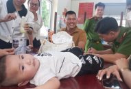 Tìm thân nhân bé trai khoảng 6, 7 tháng tuổi bị bỏ rơi tại Khu chung cư Bắc Sơn