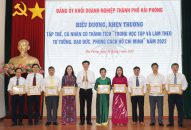 Đảng ủy Khối Doanh nghiệp thành phố: Biểu dương, khen thưởng điển hình tiêu biểu trong học tập và làm theo tư tưởng, đạo đức, phong cách Hồ Chí Minh