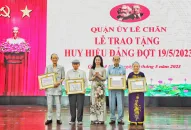 247 đảng viên thuộc Đảng bộ quận Lê Chân được trao tặng Huy hiệu Đảng đợt 19/5/2023