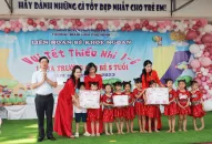 Chủ tịch HĐND thành phố thăm, tặng quà thiếu nhi trên địa bàn huyện Thủy Nguyên nhân Ngày Quốc tế Thiếu nhi 1/6