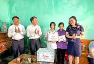 Phó Chủ tịch UBND thành phố Lê Khắc Nam thăm, tặng quà trẻ em tại quận Kiến An nhân ngày Quốc tế thiếu nhi