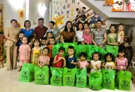 Chủ tịch Hội Liên hiệp Phụ nữ thành phố thăm tặng quà con nữ công nhân lao động có hoàn cảnh khó khăn nhân dịp Tết Thiếu nhi