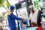 Ngày mai, giá xăng dầu sẽ tăng trở lại