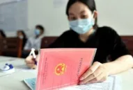 Các trường không được bắt người dân trình sổ hộ khẩu, sổ tạm trú