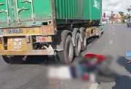 Va chạm với 2 xe tải, người đàn ông đi xe máy ở Hải Phòng tử vong