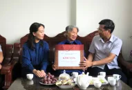 Phó Chủ tịch Thường trực UBND thành phố Lê Anh Quân thăm tặng quà gia đình chính sách tại huyện An Dương