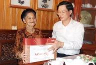 Chủ tịch HĐND thành phố thăm, tặng quà cá nhân, gia đình người có công trên địa bàn huyện Thủy Nguyên