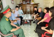 Đảng ủy phường Đồng Quốc Bình dâng hương tưởng nhớ và thăm hỏi thân nhân, gia đình liệt sỹ Đồng Quốc Bình