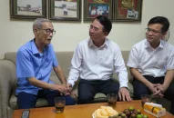 Phó Chủ tịch UBND thành phố Lê Khắc Nam đi thăm và tặng quà gia đình chính sách trên địa bàn quận Hải An