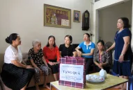 Hội Liên hiệp phụ nữ thành phố thăm hỏi và tặng quà Nữ tù chính trị tiêu biểu