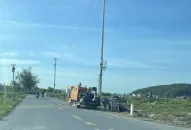 Lắp cụm đèn giao thông, chiếu sáng ở “ngã tư tử thần” Hải Phòng