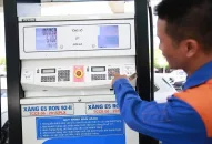 Giá xăng giảm gần 600 đồng/lít từ chiều nay