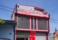 Bị công an Hải Phòng đột kích, chủ quán karaoke chặn cửa cho khách và nhân viên bỏ trốn