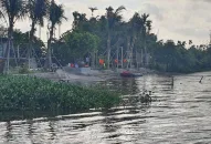 Cần dẹp bỏ các bãi tắm tự phát trên sông Giá (Thủy Nguyên)