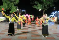 Chương trình nghệ thuật đường phố thu hút đông đảo Nhân dân và du khách tham dự