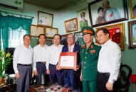 Bí thư Thành ủy thăm, tặng quà người có công tiêu biểu trên địa bàn quận Ngô Quyền