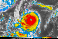 Bão mạnh nhất đang hoạt động trên Trái đất giật cấp 17 ở Biển Đông