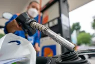 Giá xăng dầu đồng loạt tăng rất mạnh, chạm ngưỡng 24.000 đồng/lít