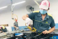 Lương người lao động ngành sản xuất giảm 30-50%