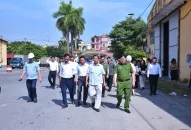 Chủ tịch UBND thành phố nghe báo cáo về công tác giải phóng mặt bằng Dự án Khu nhà ở xã hội tại Tổng kho 3 Lạc Viên và Dự án đầu tư xây dựng Khu tái định cư, chỉnh trang đô thị tại khu vực ngõ 226 Lê Lai