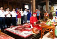 Quận Đồ Sơn tổ chức Lễ dâng hương, thượng cờ khai Hội Lễ hội Chọi Trâu truyền thống năm 2023