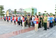 Quận Ngô Quyền: Ra quân tổng vệ sinh môi trường và trồng cây hai bên tuyến đường Lạch Tray