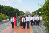 Đoàn đại biểu Hội Nông dân thành phố dâng hương tưởng niệm các Anh hùng liệt sỹ và đồng chí Nguyễn Đức Cảnh