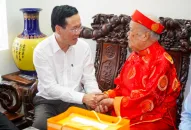 Chủ tịch nước Võ Văn Thưởng thăm, tặng quà gia đình người có công tại quận Lê Chân