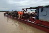 Công an Hải Phòng bắt quả tang tàu 150 tấn khai thác cát trái phép trên sông Lạch Tray