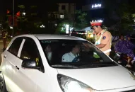 Tài xế chống đối, quay livestream khi bị kiểm tra nồng độ cồn ở Hải Phòng