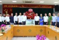 Lãnh đạo quận Ngô Quyền thăm tặng quà một số doanh nghiệp tiêu biểu nhân ngày Doanh nhân Việt Nam 13/10