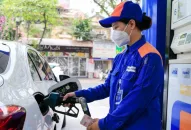 Giá xăng giảm gần 1.000 đồng/lít từ chiều nay