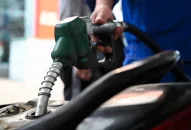 Giá xăng chính thức giảm gần 2.000 đồng/lít