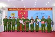 Công an thành phố khen thưởng các lực lượng khám phá vụ án giết người tại quán Karaoke Tonight, phường Kênh Dương (quận Lê Chân)