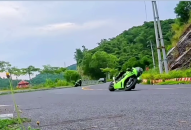 Nhóm thanh niên lái xe phân khối lớn bốc đầu, phóng gần 300km/h tại Cát Bà