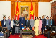 Chủ tịch UBND thành phố Nguyễn Văn Tùng tiếp xã giao tân Đại sứ Pháp tại Việt Nam