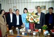 Phó Bí thư Thường trực Thành ủy thăm, chúc mừng Nhà giáo tiêu biểu trên địa bàn quận Hồng Bàng và Lê Chân