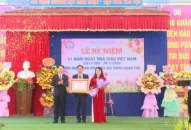 Trường TH&THCS Hoàng Châu đón bằng khen của Thủ tướng Chính phủ