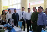 Đông đảo người dân và doanh nghiệp tham gia Ngày hội Công dân số quận Dương Kinh