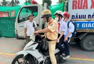 Đội Cảnh sát giao thông số 1, Phòng Cảnh sát giao thông: Chở hai học sinh đến trường đúng giờ (cháu người vi phạm nồng độ cồn)