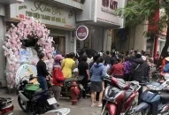 Nữ tài xế Hải Phòng lùi xe vào cửa hàng khiến 1 bảo vệ bị thương nặng