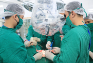 Đau đầu nhiều ngày, bệnh nhân nhập viện với khối u màng não có kích thước khổng lồ