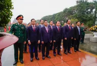 Đoàn đại biểu HĐND thành phố dâng hương tưởng niệm các Anh hùng liệt sỹ và đồng chí Nguyễn Đức Cảnh