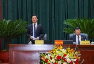 Chất vấn và xem xét trả lời chất vấn những vấn đề cử tri và Nhân dân thành phố quan tâm